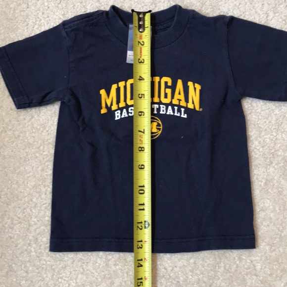 Michigan Basketball tshirt - Picture 4 of 5